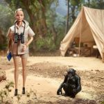 Barbie Signature - Dr. Jane Goodall Doll - Mattel - Inspiring Women Series - Image 6