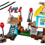LEGO [The Angry Birds Movie] - Pig City Teardown (75824) - Image 4